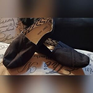 Black canvas Tom's size 10W